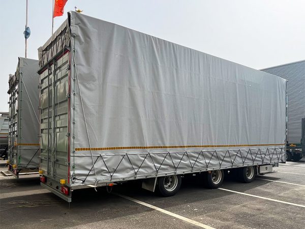 1 Split Box-Type Curtain Semi-Trailer
