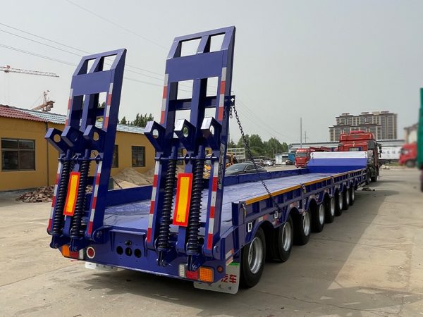 8桥两用带锁具低平板半挂车 8-Axle Dual-Purpose Low Flatbed Semi-Trailer With Lock