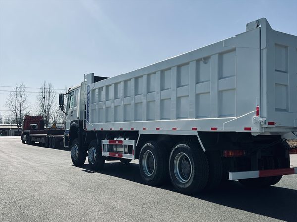 豪沃84自卸车2 Sinotruk Howo 8x4 Rear Dump Truck