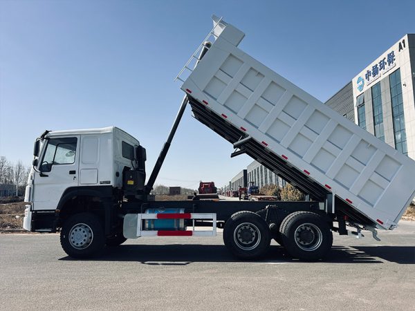 豪沃自卸车2 Sinotruk Howo 6x4 Dump Truck
